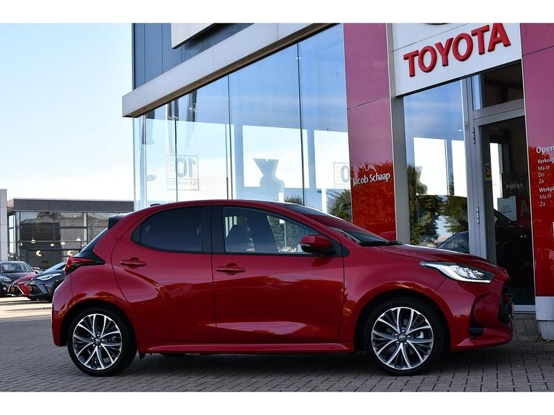 Occasion Toyota Yaris Executive 131 PK (96 kW) 2024 Rood Hatchback
