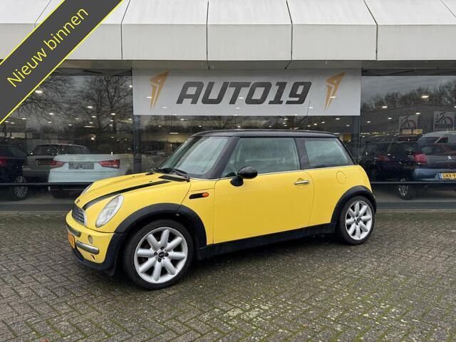 Geel Gebruikt 2002 Mini Cooper Hatchback | € 2.419 - Afbeelding 1/3