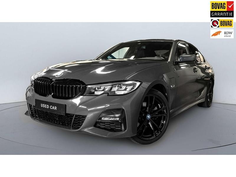 Grijs Gebruikt 2021 BMW 320 Sedan | € 33.950 (Iets duurder) - Afbeelding 1/4