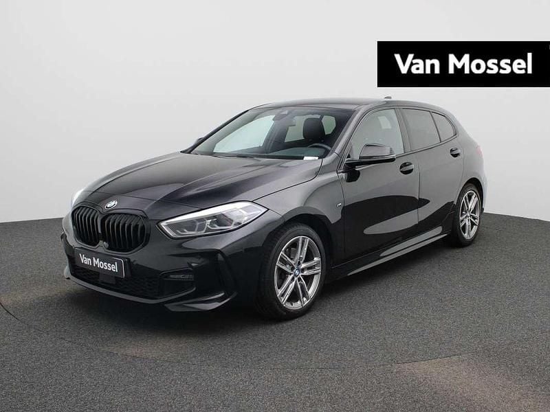 Zwart Gebruikt 2022 BMW 116 M Sport Hatchback | € 25.495 (Eerlijke prijs) - Afbeelding 1/3