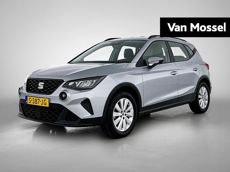 Grijs Occasion 2023 Seat Arona Style SUV | € 18.900 (Iets duurder) - Afbeelding 1/4