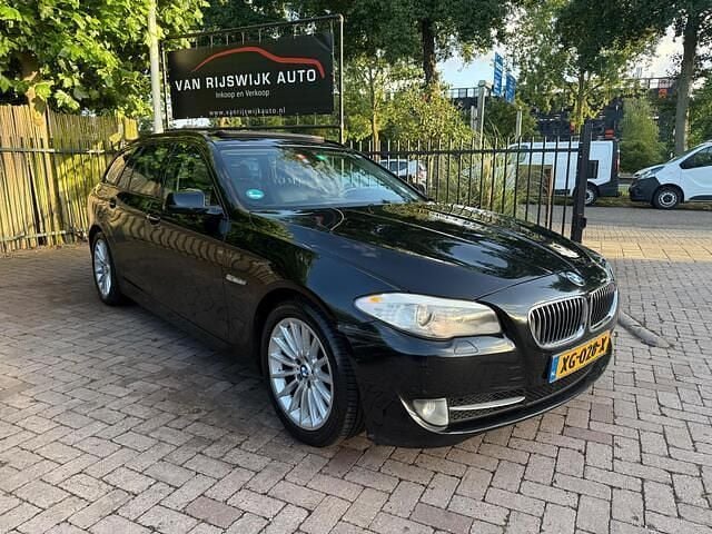Zwart Gebruikt 2012 BMW 520 Stationwagen | € 8.690 (Super prijs) - Afbeelding 1/4