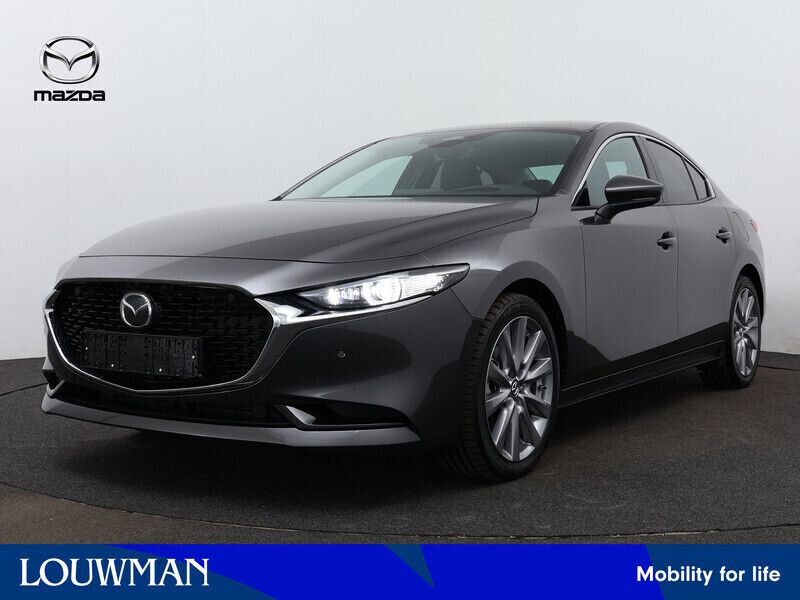 Grijs metallic Nieuw 2024 Mazda 3 Exclusive-Line Sedan | € 35.750 (Eerlijke prijs) - Afbeelding 1/3