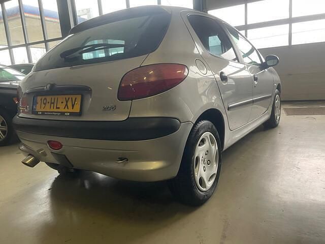 Occasion Peugeot 206 75 PK (55 kW) 2001 Grijs (metallic) Hatchback