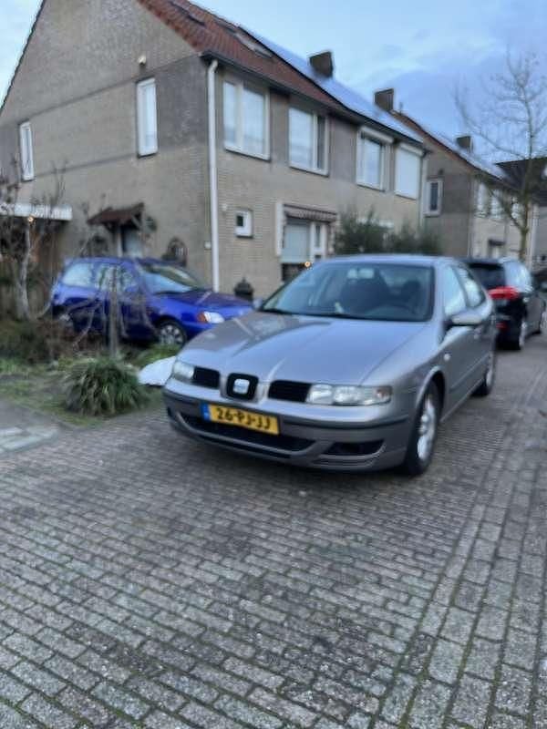 Occasion 2004 Seat Leon Stella Sedan | € 700 (Goede deal) - Afbeelding 1/4