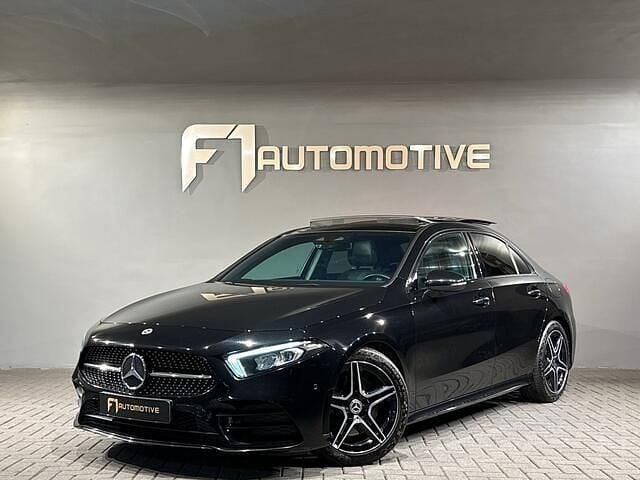 Zwart Gebruikt 2020 Mercedes A250 AMG Sedan | € 26.990 (Eerlijke prijs) - Afbeelding 1/3