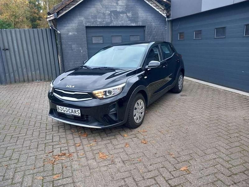 Zwart Occasion 2022 Kia Stonic Comfort SUV | € 14.999 (Super prijs) - Afbeelding 1/4