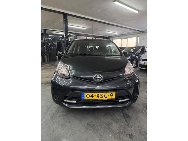 Occasion Toyota Aygo 68 PK (50 kW) 2012 Grijs Hatchback