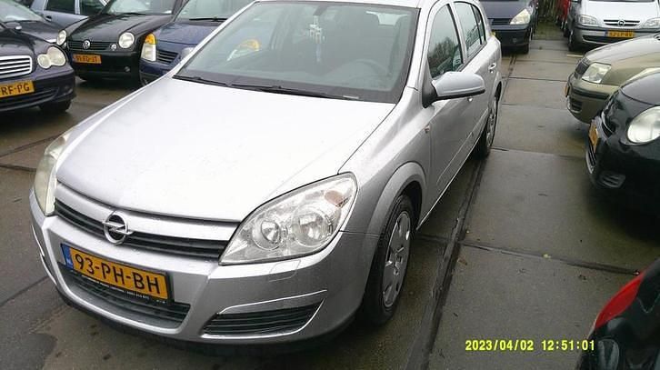 Occasion Opel Astra Enjoy 105 PK (77 kW) 2004 Grijs Stationwagen