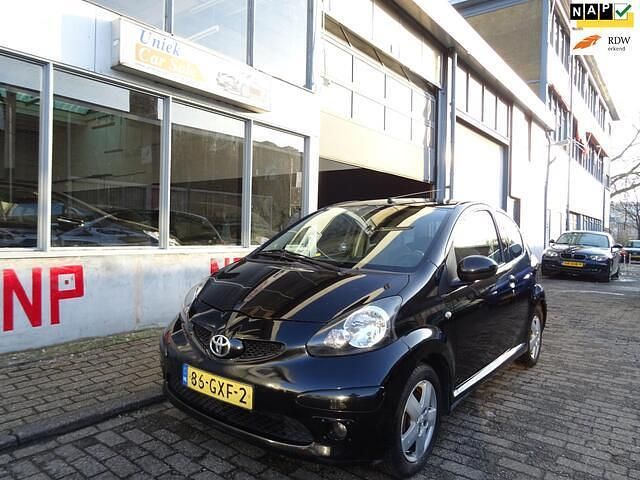 Zwart Occasion 2008 Toyota Aygo Sport Hatchback | € 1.450 (Iets duurder) - Afbeelding 1/4
