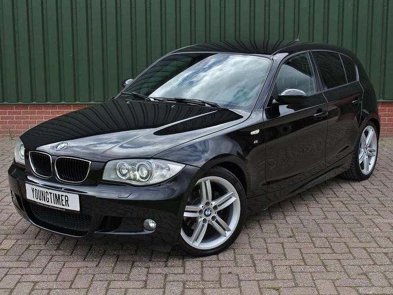 Zwart (metallic) Gebruikt 2006 BMW 120 M Sport Hatchback | € 5.995 (Duur) - Afbeelding 1/4