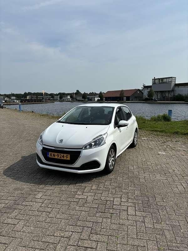 Wit Gebruikt 2016 Peugeot 208 Hatchback | € 6.999 (Eerlijke prijs) - Afbeelding 1/4