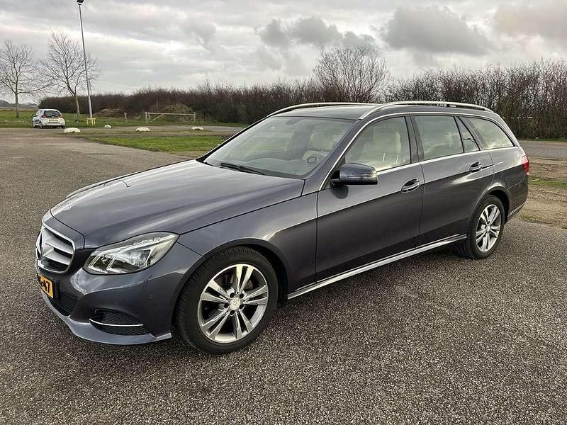 Blauw Occasion 2013 Mercedes E200 Avantgarde Stationwagen | € 12.900 (Eerlijke prijs) - Afbeelding 1/4