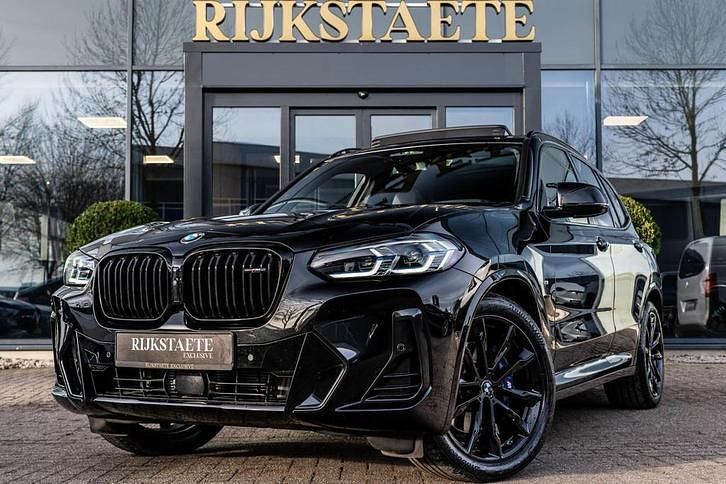 Zwart (metallic) Occasion 2024 BMW X3 Executive SUV | € 89.900 - Afbeelding 1/4