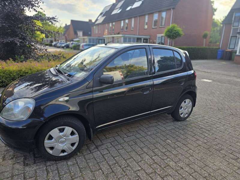 Gebruikt 2000 Toyota Yaris Sol Sedan | € 1.000 (Eerlijke prijs) - Afbeelding 1/3