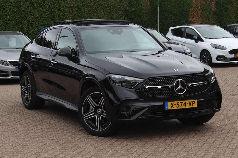 Zwart Gebruikt 2023 Mercedes GLC400d AMG line Coupé | € 68.950 (Super prijs) - Afbeelding 1/4