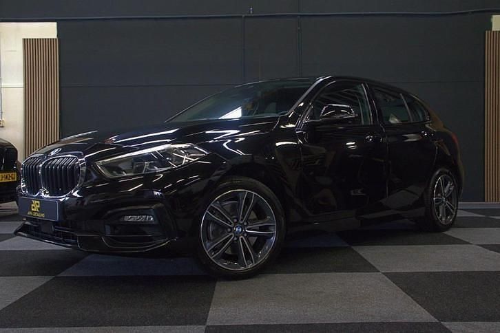 Gebruikt 2020 BMW 118 Executive Hatchback | € 18.999 (Super prijs) - Afbeelding 1/4