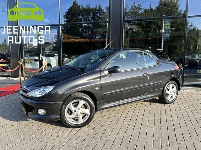 Zwart Gebruikt 2007 Peugeot 206 CC Quiksilver Cabriolet | € 2.300 (Eerlijke prijs) - Afbeelding 1/4