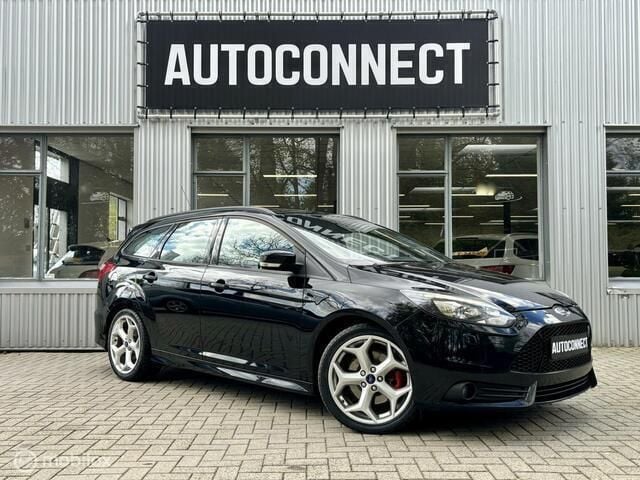 , metallic lak Gebruikt 2014 Ford Focus ST Stationwagen | € 13.950 (Eerlijke prijs) - Afbeelding 1/4