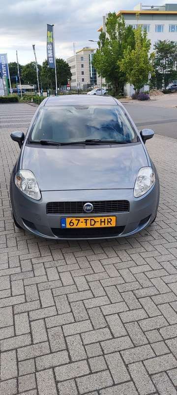 Grijs Gebruikt 2006 Fiat Grande Punto Dynamic Hatchback | € 1.500 (Goede deal) - Afbeelding 1/4
