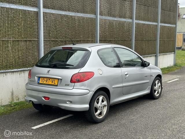 Occasion Peugeot 206 Quiksilver 88 PK (64 kW) 2005 Grijs Hatchback