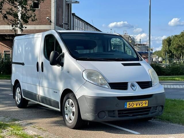 Wit Gebruikt 2008 Renault Trafic MPV | € 3.850 (Goede deal) - Afbeelding 1/4