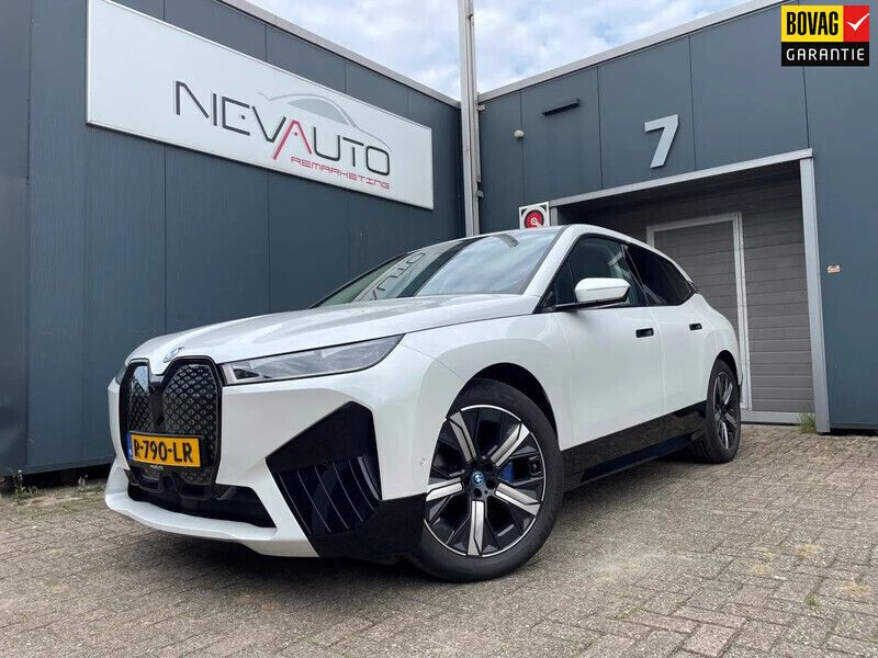 Wit, metallic lak Gebruikt 2022 BMW iX Executive SUV | € 53.400 (Eerlijke prijs) - Afbeelding 1/4