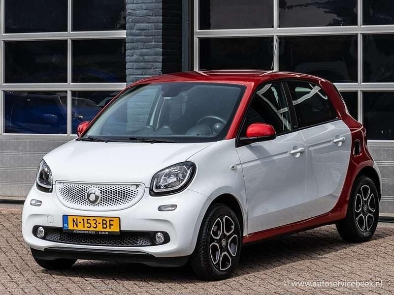 Wit Gebruikt 2016 Smart ForFour Passion Hatchback | € 7.750 (Duur) - Afbeelding 1/4