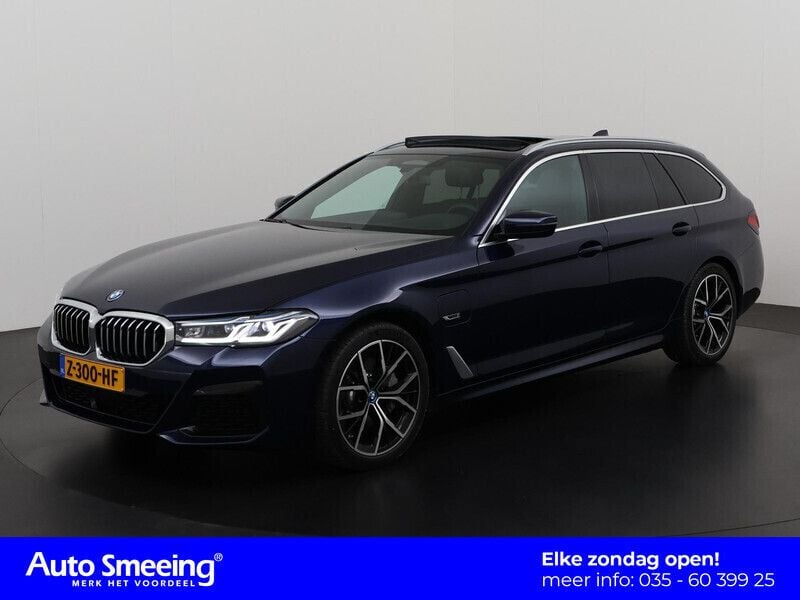 Blauw Gebruikt 2023 BMW 530e M Sport Stationwagen | € 53.945 (Duur) - Afbeelding 1/4