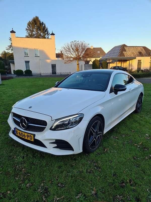 Wit Occasion 2020 Mercedes C300 Advantage Coupé | € 35.500 (Goede deal) - Afbeelding 1/4