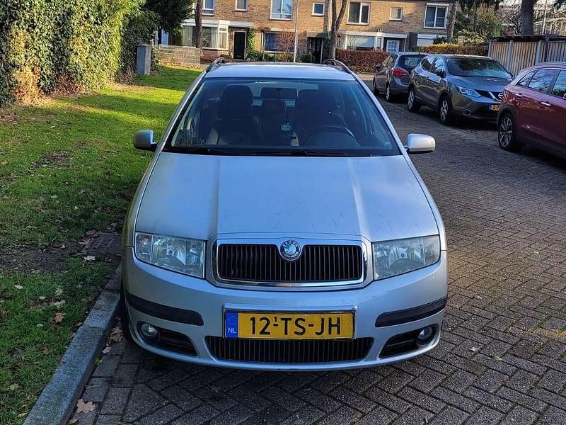 Zilver Gebruikt 2007 Skoda Fabia Stationwagen | € 1.450 (Eerlijke prijs) - Afbeelding 1/4