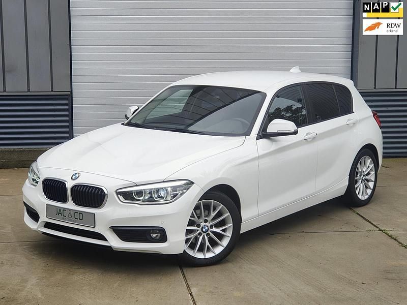 Wit Gebruikt 2017 BMW 118 Executive Hatchback | € 14.900 (Goede deal) - Afbeelding 1/4