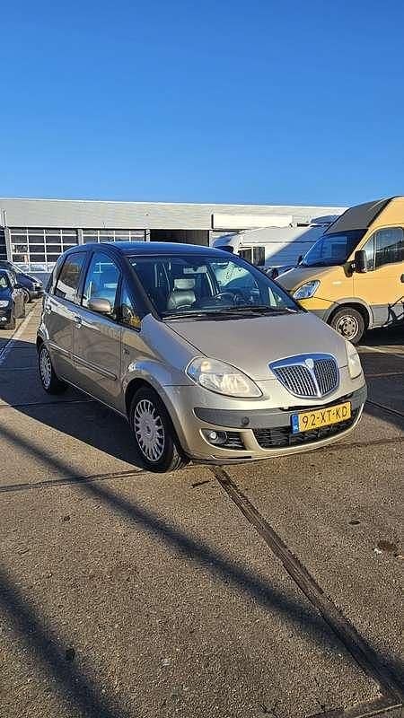 Occasion Lancia Musa 95 PK (69 kW) 2007 Beige MPV