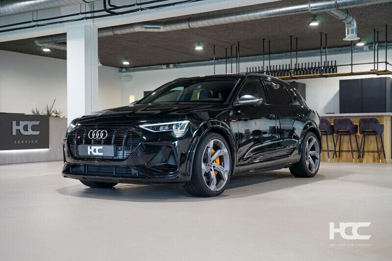 Zwart Gebruikt 2022 Audi e-tron Sport SUV | € 52.950 (Eerlijke prijs) - Afbeelding 1/4