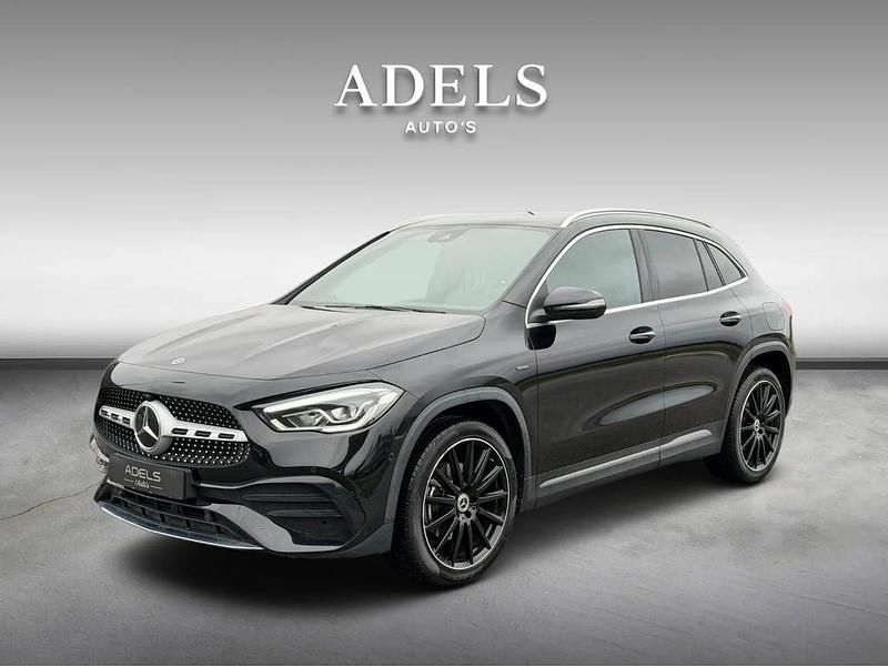 Zwart (metallic) Occasion 2021 Mercedes GLA250 AMG line SUV | € 32.495 (Goede deal) - Afbeelding 1/4
