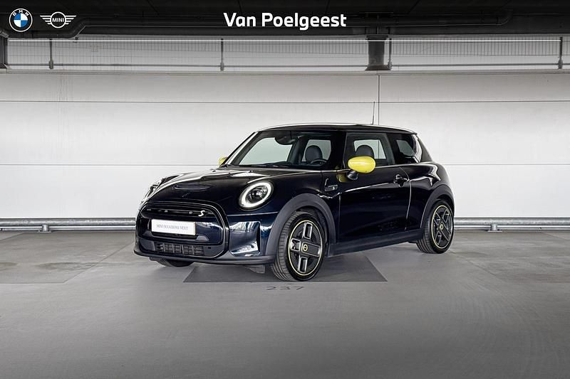 Enigmatic black Gebruikt 2022 Mini Cooper Comfort Hatchback | € 21.900 (Goede deal) - Afbeelding 1/4