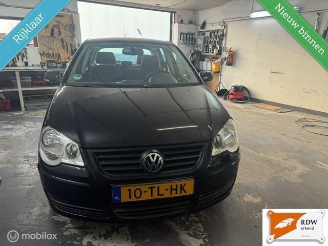 Zwart Occasion 2006 VW Polo Hatchback | € 2.999 (Iets duurder) - Afbeelding 1/4