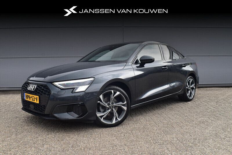 Grijs Gebruikt 2022 Audi A3 Edition .1 Sedan | € 28.495 - Afbeelding 1/4