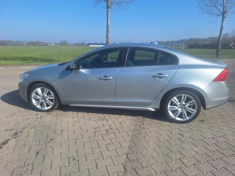 Grijs Gebruikt 2010 Volvo S60 Sedan | € 9.250 - Afbeelding 1/4