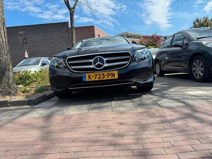 Zwart Occasion 2018 Mercedes E250 Premium Plus Sedan | € 30.499 (Eerlijke prijs) - Afbeelding 1/4