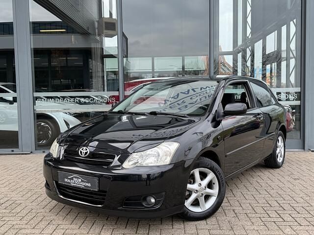 Zwart (metallic) Occasion 2004 Toyota Corolla Hatchback | € 2.799 (Eerlijke prijs) - Afbeelding 1/4