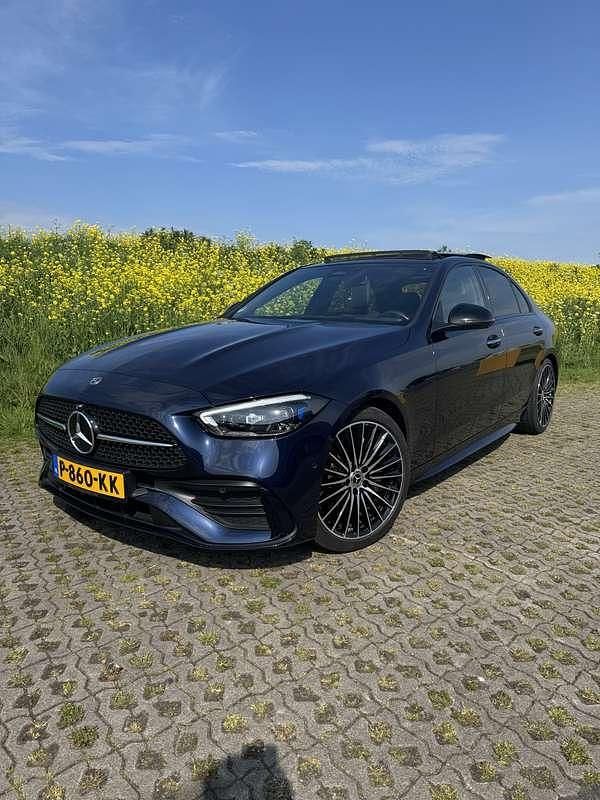 Blauw Occasion 2022 Mercedes C200 AMG line Sedan | € 40.995 (Eerlijke prijs) - Afbeelding 1/4
