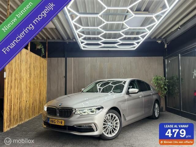 Grijs Gebruikt 2020 BMW 530e iPerformance Sedan | € 29.900 - Afbeelding 1/4