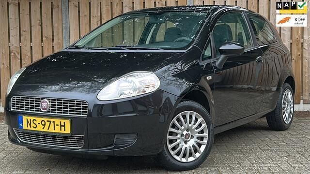 Zwart Gebruikt 2009 Fiat Grande Punto Active Hatchback | € 1.449 (Eerlijke prijs) - Afbeelding 1/4
