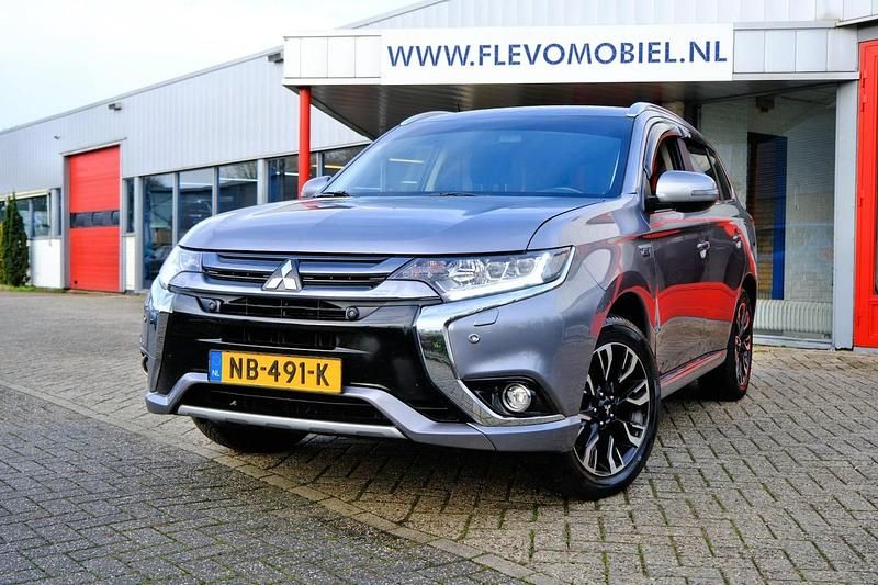 Grijs Gebruikt 2016 Mitsubishi Outlander P-HEV SUV | € 14.950 (Iets duurder) - Afbeelding 1/4