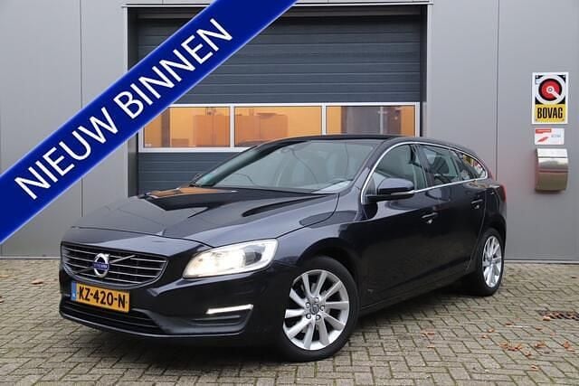 Blauw (metallic) Occasion 2017 Volvo V60 Stationwagen | € 11.995 (Goede deal) - Afbeelding 1/4
