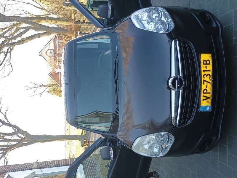 Zwart Gebruikt 2015 Opel Combo MPV | € 5.000 (Duur) - Afbeelding 1/4