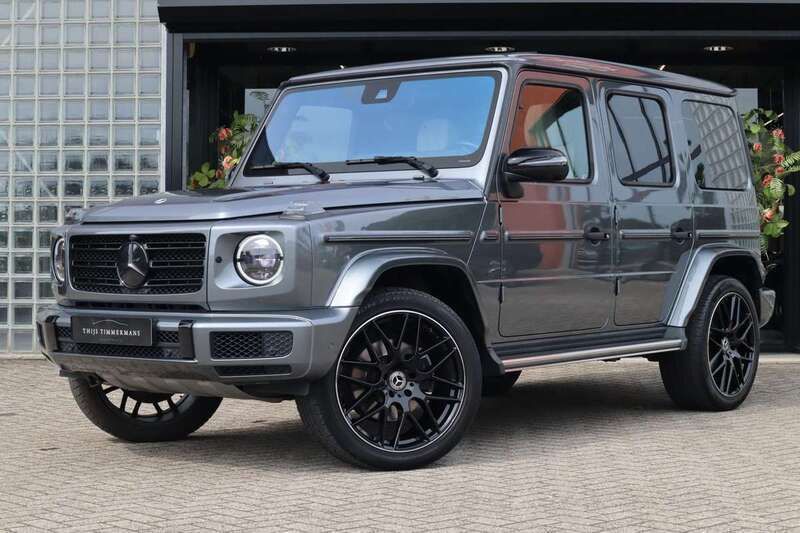 Grijs, metallic lak Gebruikt 2023 Mercedes G400 AMG line SUV | € 189.950 - Afbeelding 1/4