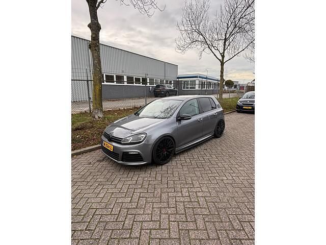 Grijs (metallic) Gebruikt 2012 VW Golf VII Trendline Hatchback | € 5.999 (Duur) - Afbeelding 1/4