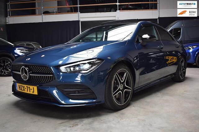 Blauw Gebruikt 2022 Mercedes 200 AMG line Sedan | € 36.885 (Iets duurder) - Afbeelding 1/4